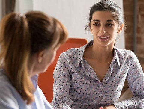 Spezielle Beratungsangebote - Gespräch zwei Personen