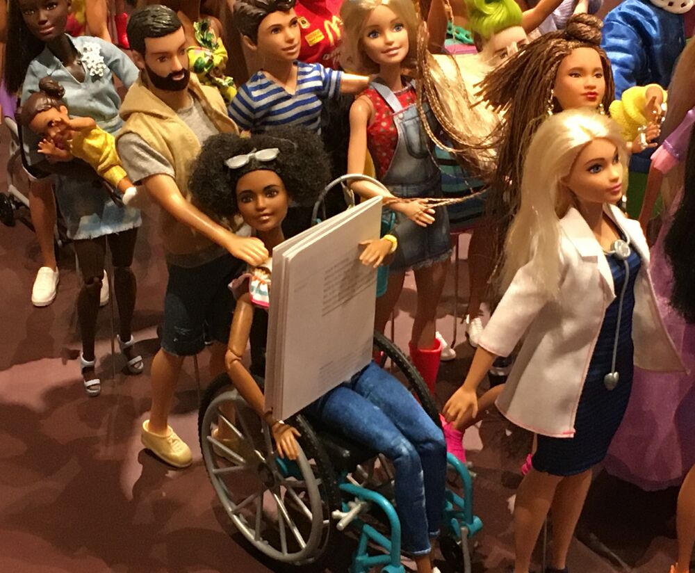 Inklusion - Symbolabbildung Rollstuhlfahrerin